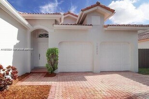 10889 NW 58th Terrace in Doral, FL - Building Photo