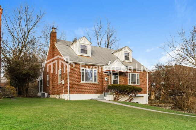 3316 Robinet Dr in Cincinnati, OH - Building Photo - Building Photo