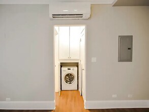827 W Lakeside Pl, Unit 502 in Chicago, IL - Building Photo - Building Photo