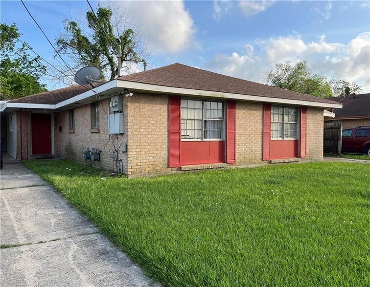 8542 Dinkins St in New Orleans, LA - Building Photo
