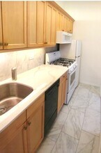 196 W 9th St, Unit 196 w 9 street Brooklyn in Brooklyn, NY - Foto de edificio - Building Photo