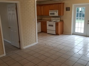 104 Prince Ave in Melbourne, FL - Foto de edificio - Building Photo