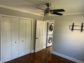 1084 Fenwood Dr in Valley Stream, NY - Building Photo - Building Photo