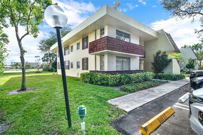 3200 N Course Ln in Pompano Beach, FL - Building Photo - Building Photo