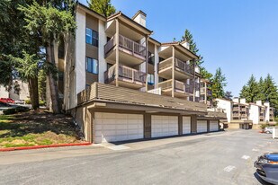 10410 NE 32nd Pl in Bellevue, WA - Building Photo