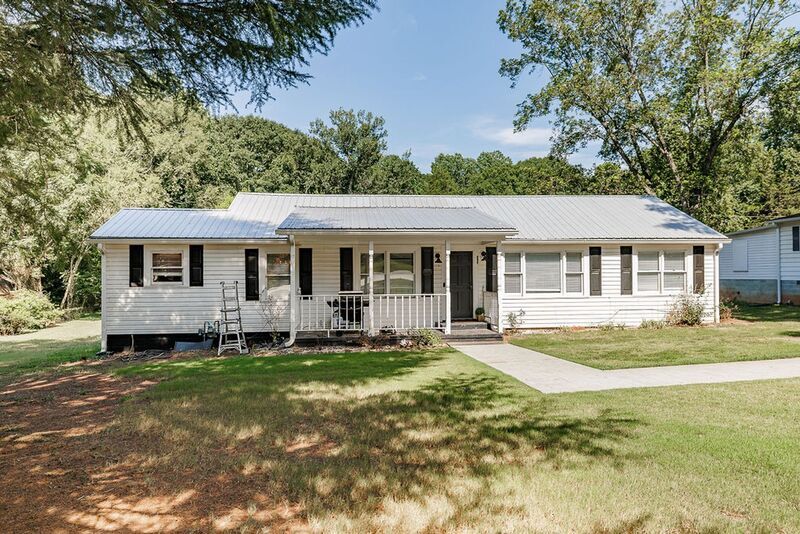 874 Athens St in Jefferson, GA - Building Photo
