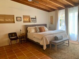 8852 Wonderland Ave, Unit Laurel Canyon Guesthouse in Los Angeles, CA - Building Photo