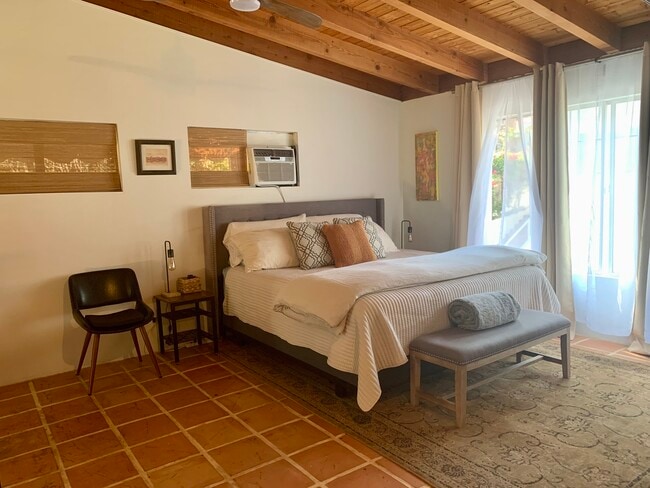 8852 Wonderland Ave, Unit Guesthouse Laurel Canyon