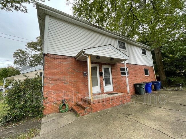 property at 1209 Hullview Ave