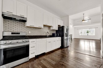 1729 N 33rd St in Philadelphia, PA - Foto de edificio - Building Photo