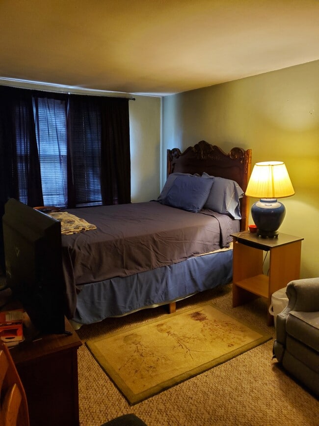 6828 Scanlan Ave, Unit 2S