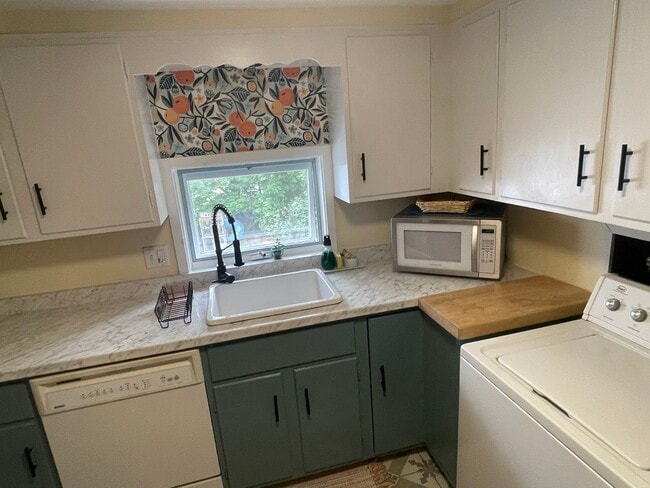 198 S Main St, Unit Blue Bird Apt B in Northfield, VT - Foto de edificio - Building Photo