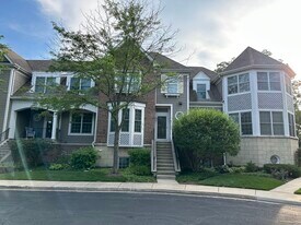 1921 Lynn Cir in Libertyville, IL - Building Photo