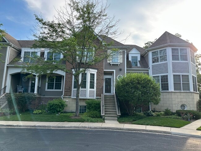 1921 Lynn Cir in Libertyville, IL - Building Photo - Building Photo