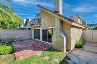 27139 Rio Prado Dr in Santa Clarita, CA - Building Photo