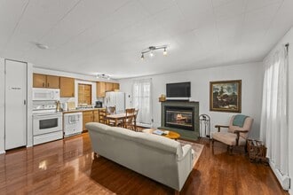 8234 W Hwy 24 in Cascade, CO - Building Photo - Building Photo