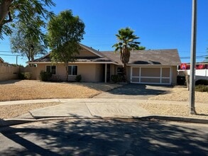 421 Royal Cir in Corona, CA - Building Photo - Building Photo