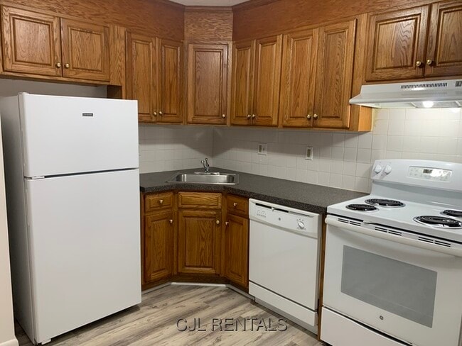 67 Grove St in Arlington, MA - Foto de edificio - Building Photo