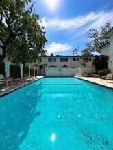 18555 Collins St in Los Angeles, CA - Building Photo - Building Photo
