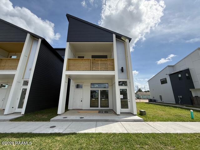 1120 S Washington St in Lafayette, LA - Foto de edificio