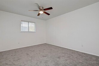 5503 Lynngate Dr in Spring, TX - Foto de edificio - Building Photo