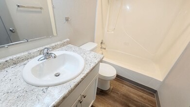 Maverick Apartments in Des Moines, IA - Building Photo - Interior Photo