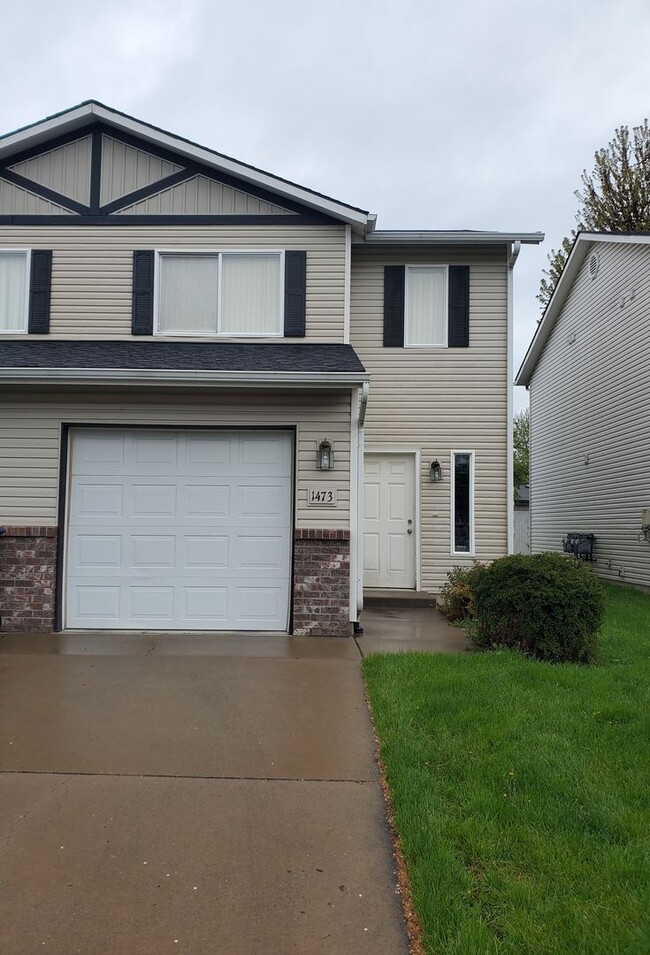 property at 1473 W Hyacinth Ln