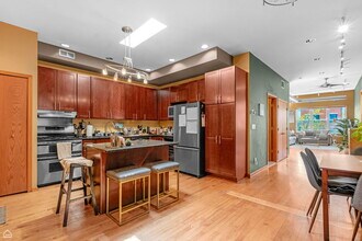 1341 N Western Ave, Unit 3 in Chicago, IL - Building Photo - Building Photo