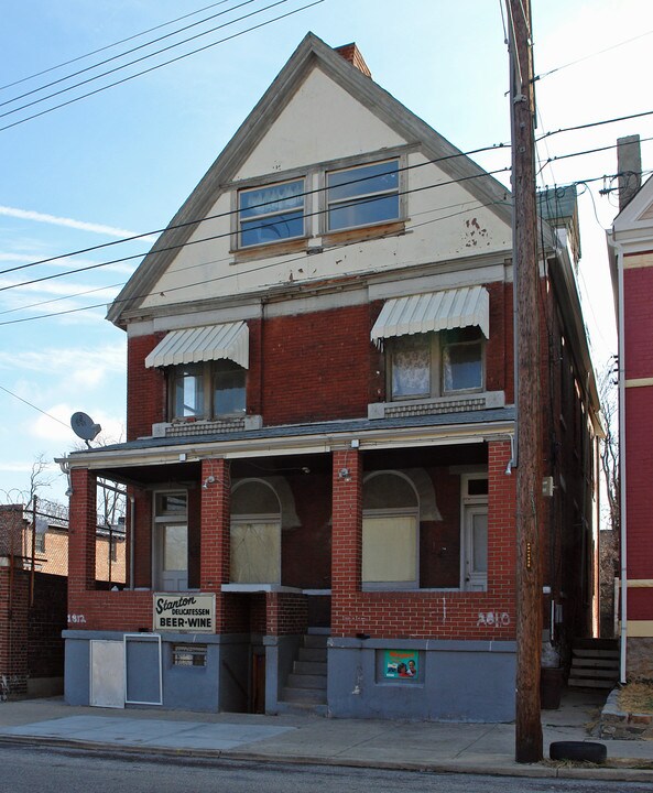 2810-2812 Stanton Ave in Cincinnati, OH - Building Photo