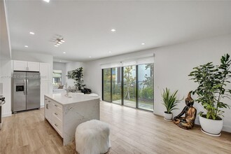180 SW 38th Ct in Miami, FL - Building Photo - Building Photo