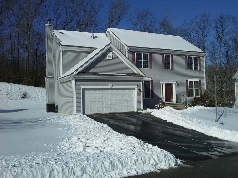 36 Aspen Ave in Grafton, MA - Building Photo