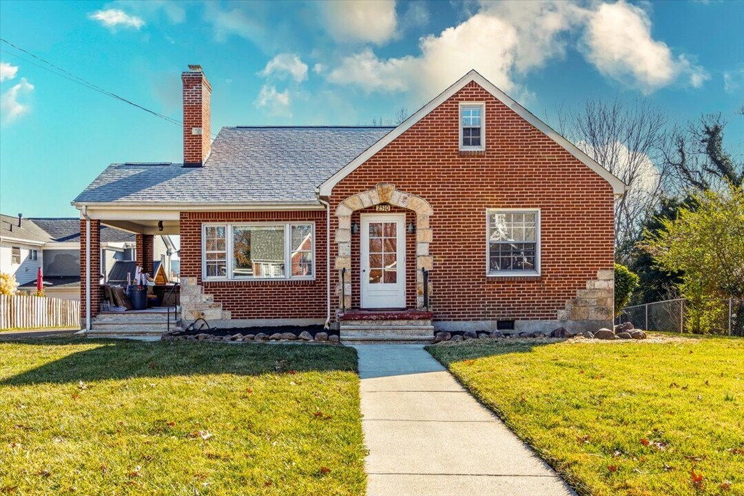 2510 Tillett Rd SW in Roanoke, VA - Building Photo