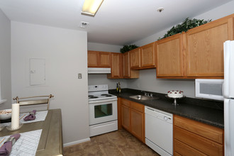 Country Meadows Apartments in Laurel, MD - Building Photo - Interior Photo