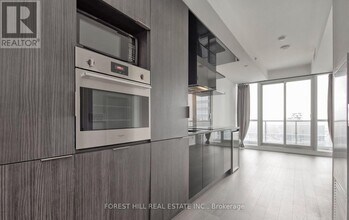 70 Temperance St in Toronto, ON - Building Photo - Building Photo