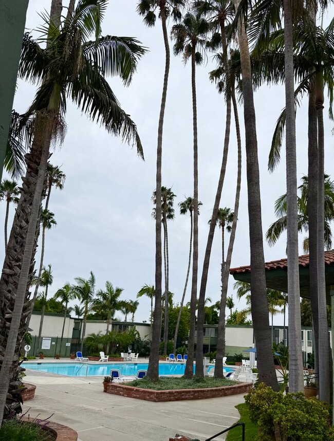 3700 Dean Dr in Ventura, CA - Building Photo - Building Photo