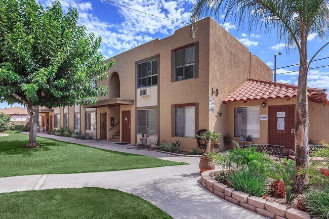 Mollison Villas in El Cajon, CA - Building Photo - Building Photo