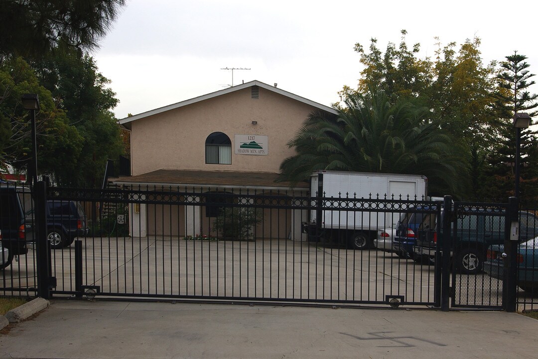 The Sumner Palms in El Cajon, CA - Building Photo