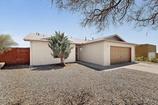 16 Sheba Pl in Los Lunas, NM - Building Photo