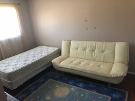 1135 Regina Dr in Arbutus, MD - Building Photo