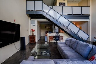 400 E Main St in Louisville, KY - Building Photo - Building Photo