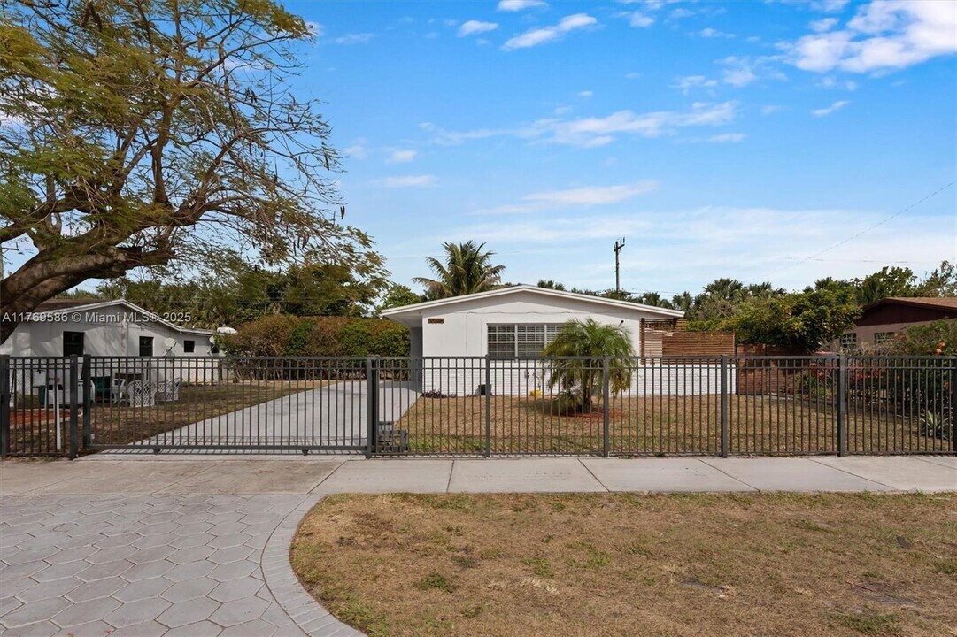 20615 NW 28th Ave in Miami Gardens, FL - Building Photo