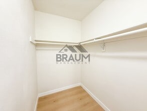 13129 Oxnard St in Los Angeles, CA - Foto de edificio - Building Photo