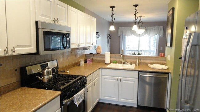 1705 Revere Rd in Danbury, CT - Building Photo - Building Photo
