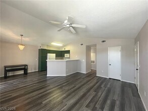 5415 W Harmon Ave in Las Vegas, NV - Building Photo - Building Photo
