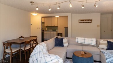 9761 Sunrise Blvd in North Royalton, OH - Building Photo - Building Photo