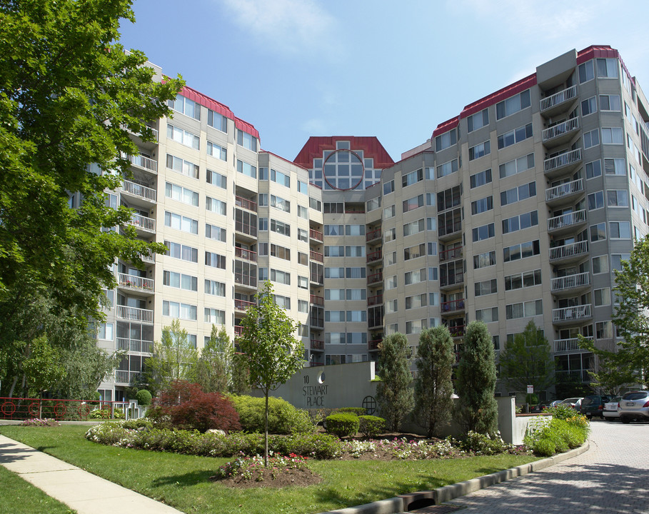 Stewart Place Condominiums in White Plains, NY - Building Photo