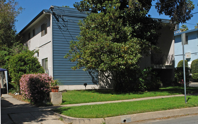 1305 Hudson Ave in Pasadena, CA - Foto de edificio - Building Photo