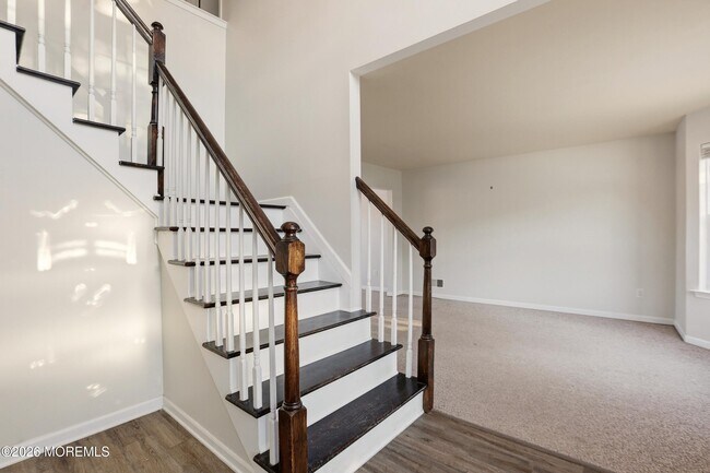 6 Hummingbird Way in Jackson Township, NJ - Building Photo - Building Photo