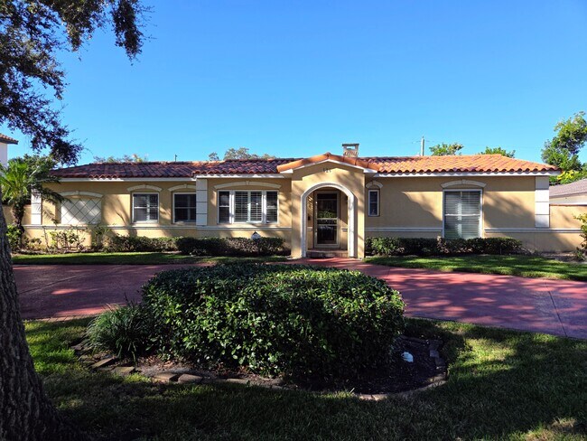 property at 124 Giralda Blvd NE