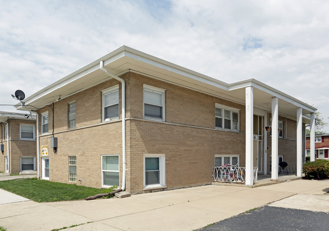 61 E Blecke Ave in Addison, IL - Foto de edificio - Building Photo